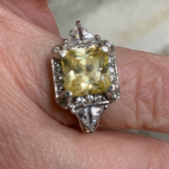 Vintage Yellow Bella Luce 3 Stone Ring with Halo in Sterling Silver EUC - Picture 7 of 7